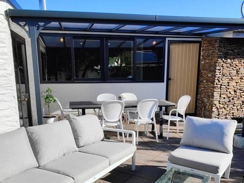 Holiday retreat in the heart of old Cromwell!