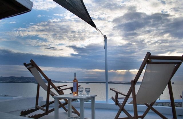 Villa de vacaciones con puesta de sol sobre la playa