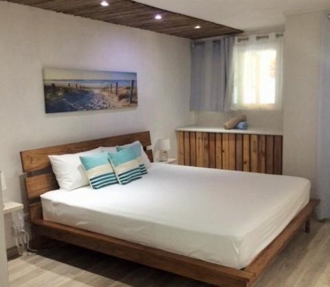 Holiday Surf Lodge