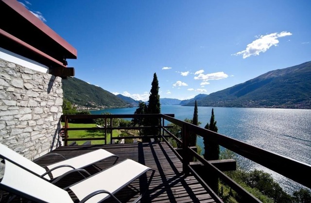 holiday vacation large villa rental italy, lake district, lake como, pool, view, large villa to rent italy, lake distric