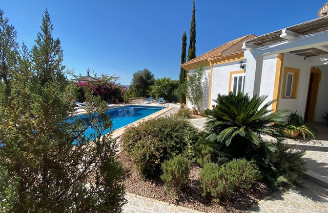 Villa de vacaciones 'Casa Mirador' con piscina privada, aire acondicionado y Wi-Fi