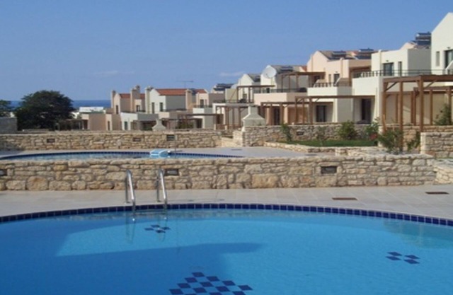 Villa de vacaciones, cerca de la playa, con piscina y vistas a la montaña