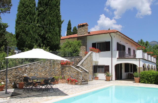 Villa de vacaciones en Casamona tranquila y boscosa en Toscana