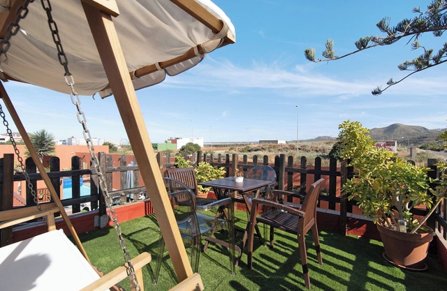 Villa de vacaciones 'La Quinta De Vals' con vistas a la montaña, Wi-Fi y aire acondicionado