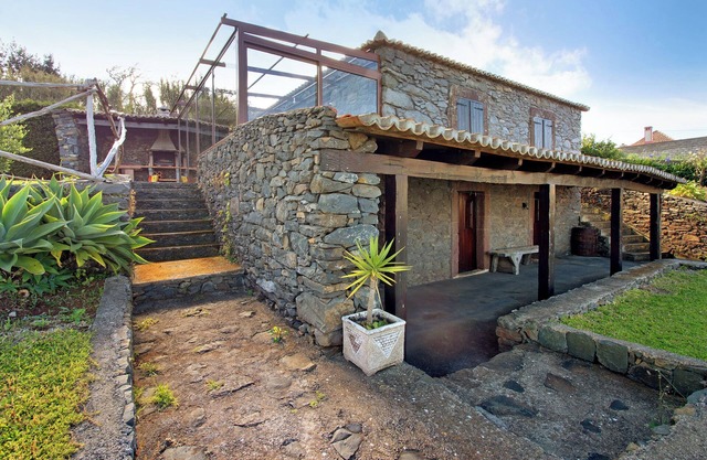 Villa de vacaciones "Montemar" con vistas al mar, Wi-Fi y jardín