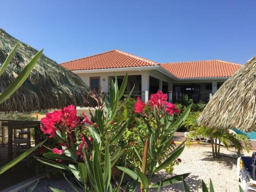 Holiday villa near the beach in luxurious Royal