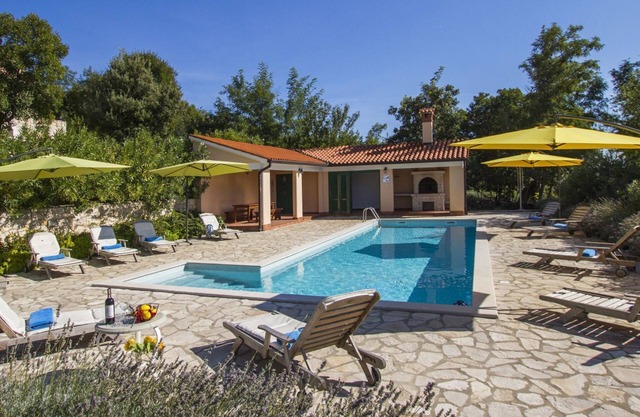 Villa de vacaciones, piscina, jardín para 10 personas