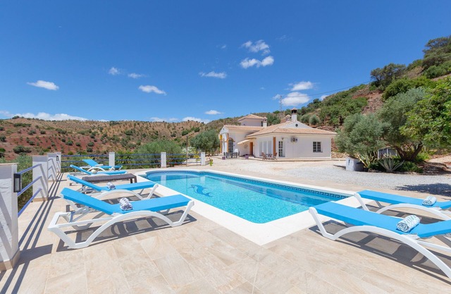 Villa 'Villa Meretseger' con vistas a la montaña, piscina, terrazas y Wi-Fi
