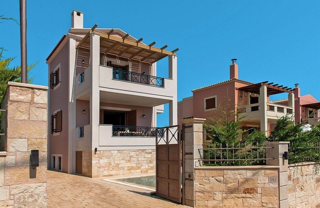 Villa de vacaciones con jacuzzi en Adele