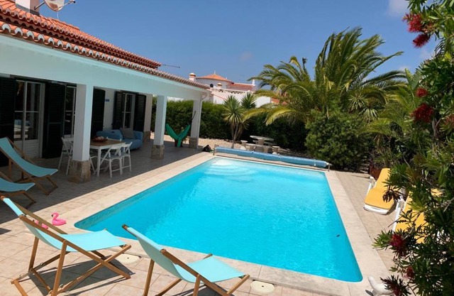 Holiday villa with pool near the ocean
