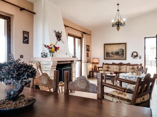 Holiday villa with sea view in Paralia Avlidas