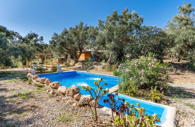 Yurta de vacaciones 'Eco Yurta Lanjarón' con vistas a la montaña y piscina compartida