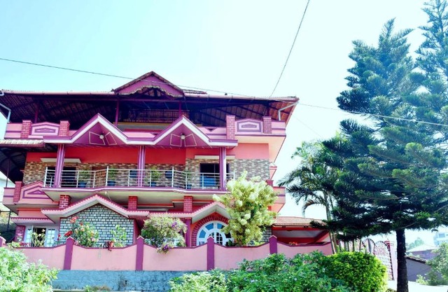 Holidayincoorg Royal Mansion
