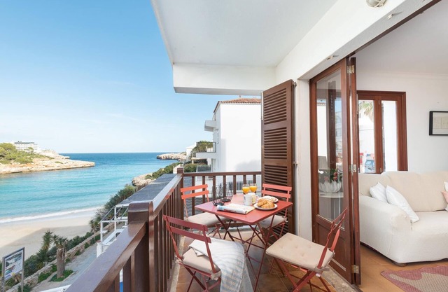 Holidays in Mallorca: renovated apartment with sea views