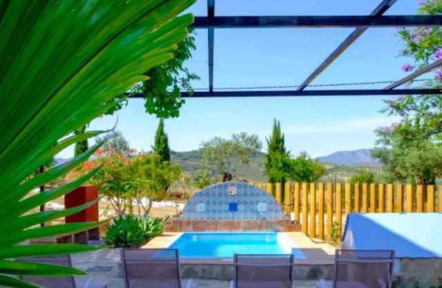 Holidays2Alozaina apto Fresquedal 2 dormitorios con piscina, bbq en pleno campo