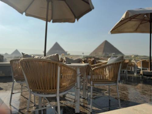 Holla Pyramids Hotel