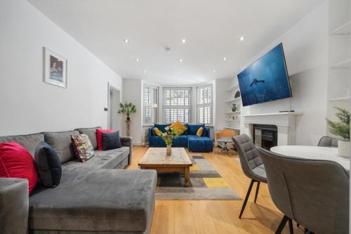 Holland Park Flat, 2Bed 2Bath, Breakfast, LGF