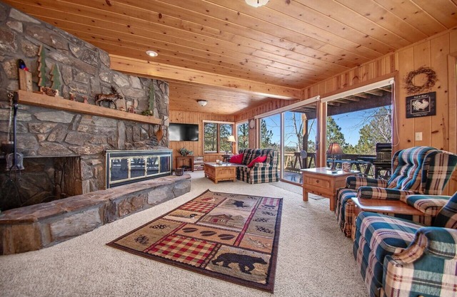 Holliday House Cabin