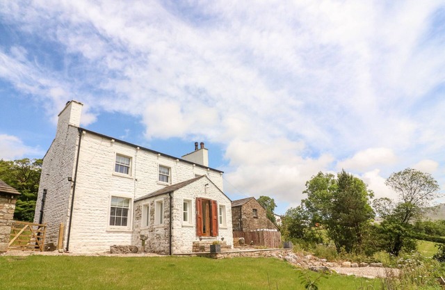HOLLINS, family friendly, with open fire in Dent