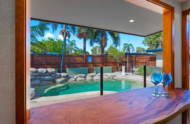Holloways Beach Haven 4BR - Pool, 300mtrs to beach
