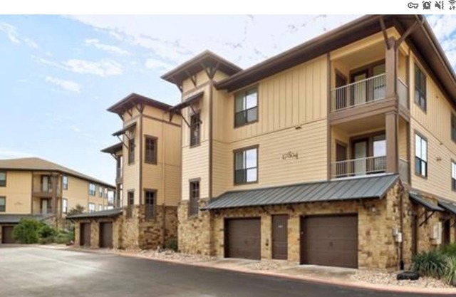 Hollows Hilltop Lake Travis Condo is minutes to Northshore Marina and Lago Vista