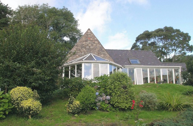 Holly Cottage - 28140