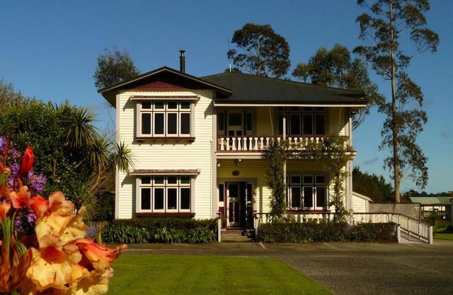 Holly Homestead B&B