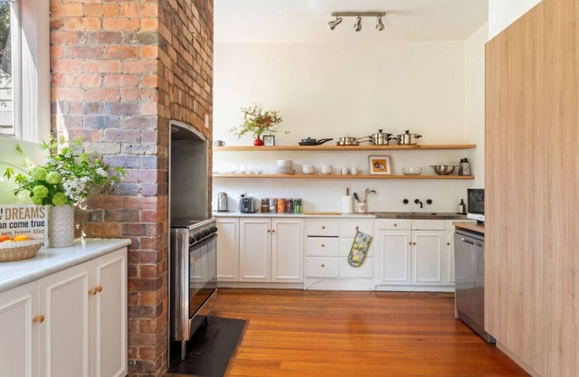 Hollybrooke Cottage, prestige suburb in Launceston