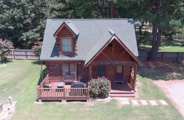 Hollyn's House: 2 BR, 1 BA Cabin or Bungalow in Heber Springs, Sleeps 4