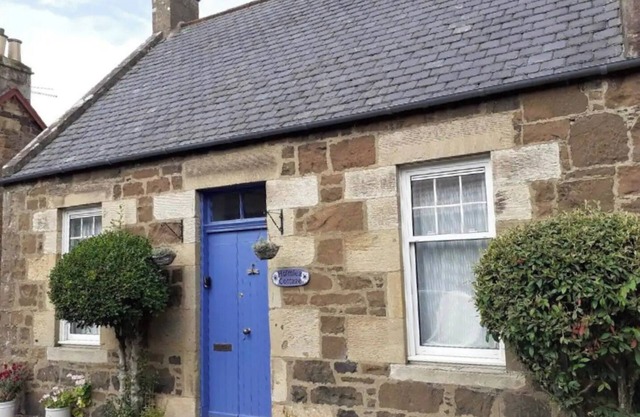 Holmlea Cottage, a sweet and charming getaway in a picturesque Fife village.