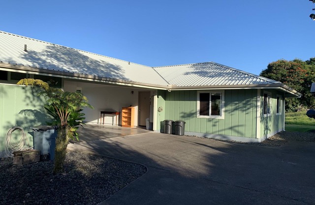 Holualoa Country Home - Ohia, 2 bed 1 bath with a sunset view