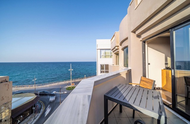 HOM54 Luxury Suites
