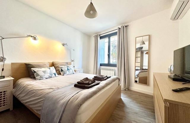 Gîte-Tradicional-Habitación con desagüe-Vista a la Ciudad-Terrasse Tropezienne