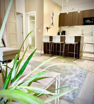Home 120, Mansion Alhamar
