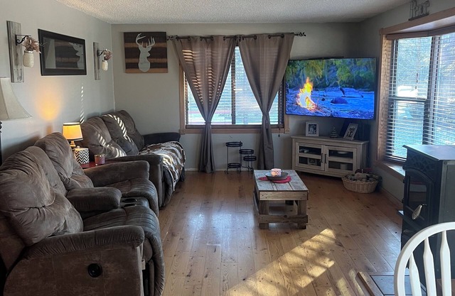 Home available for the Birkie, walking distance to Main Street. ⛷️