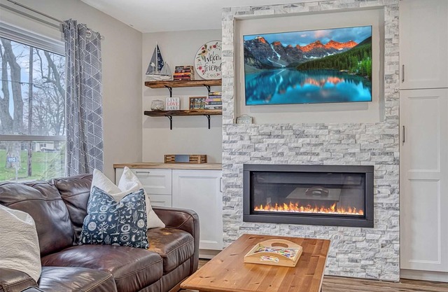 Home away from home by the lake - Cozy Cottage available for a small family.
