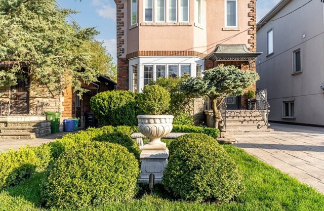 Home Away From Home! Gorgeous, 2 Bed Private Apt