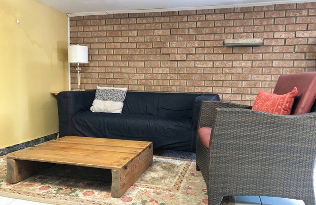 Home away from home - large 1 bedroom apartmentn