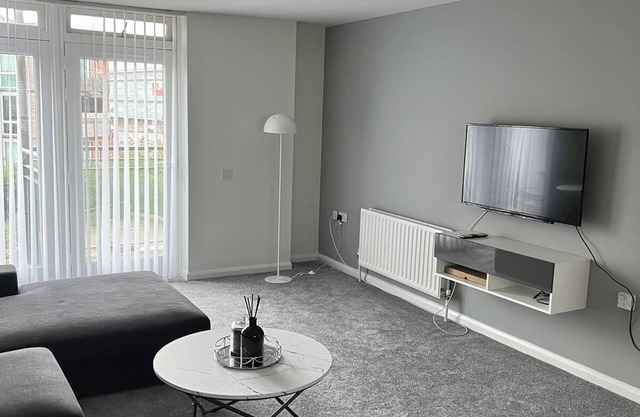 Home away from home. Stylish and modern apartment with proximity to airport.