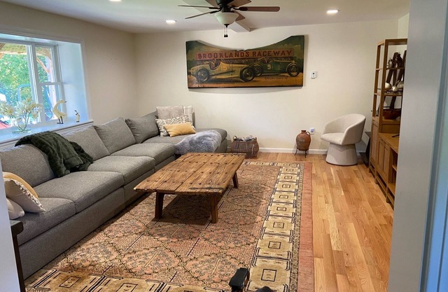 Home away from home.. 15 min from Jackson Gore, Comfortable 3-bedroom 2-bath.
