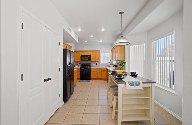 🏡Home Away From Home. 🛌Sleeps 11. 🐶Yes dogs. No cats