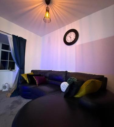 Home away Tamworth Staffordshire 4 Bedroom 3 Bathroom - Semi Detached House