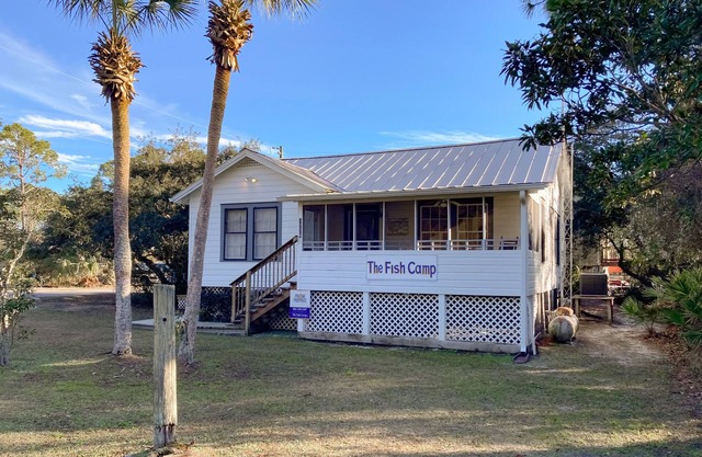 Home & casita with outdoor shower, screened-in porch, grill, & beach access