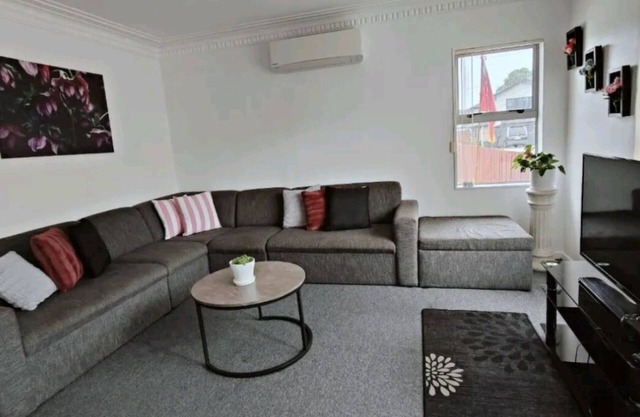 Home close to Amenities and Airport