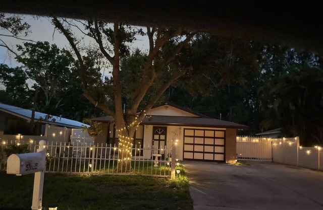 Home Close to Saint Pete Pier Quiet Spacious