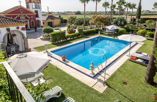 Homerez - Villa para 10 pers. con piscina y jardín en Los Palacios y Villafranca