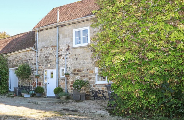 HOME FARM HOUSE, pet friendly, luxury holiday cottage in Crowborough