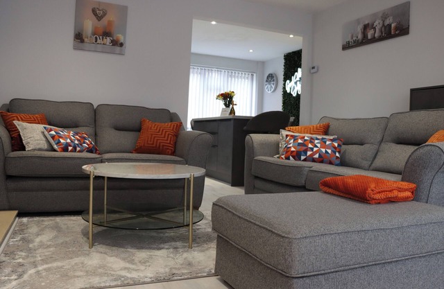 5star Family Retreat Near Alton & Drayton Manor