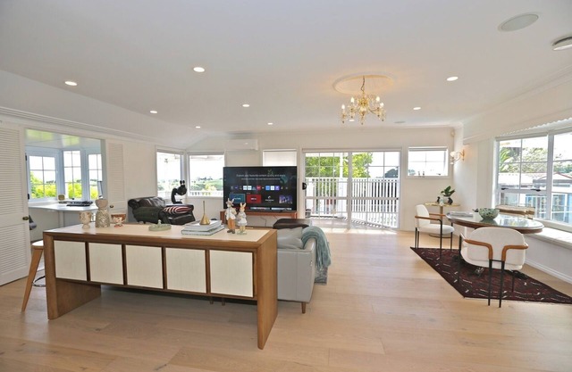 Home in Auckland House in Totara Park