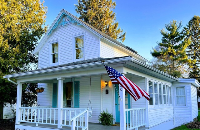 Home in Downtown Empire! Walk to the beach!